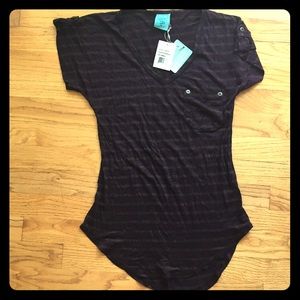 Short sleeve v-neck t-shirt